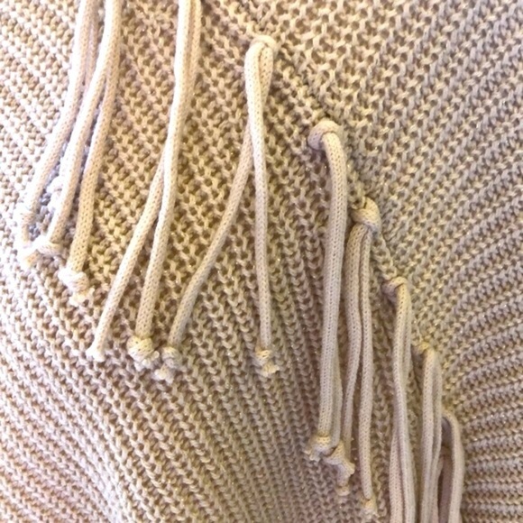 Chicos Lightweight Metallic Knit Fringed Poncho Neutral Color Gold Women OS NWT - Picture 16 of 17